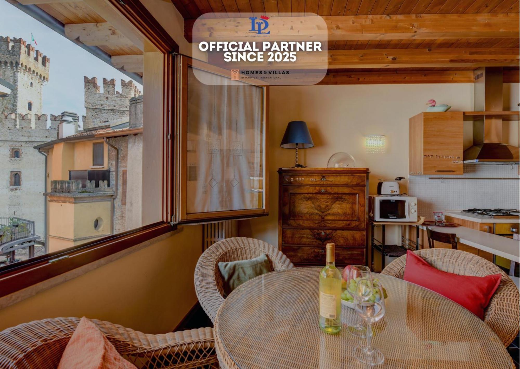 Desenzanoloft Official Partner Marriott Homes & Villas -Penthouse Never Say Never Sirmione Castle View Exterior foto